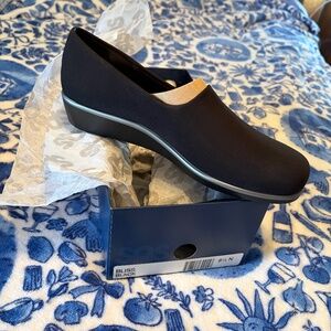 SAS Bliss Black slip on shoes Size 8 1/2 Narrow